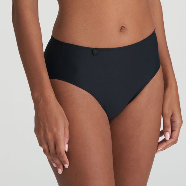 L'Aventure Tom full briefs