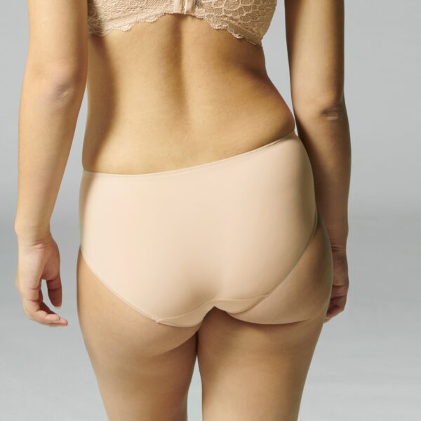 Simone Pérèle CARESSE retro brief